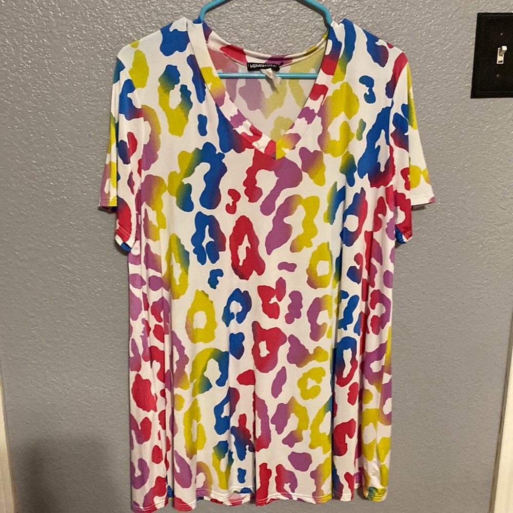 Leopard multi color vneck long shirt or tunic. Wrinkle free material.